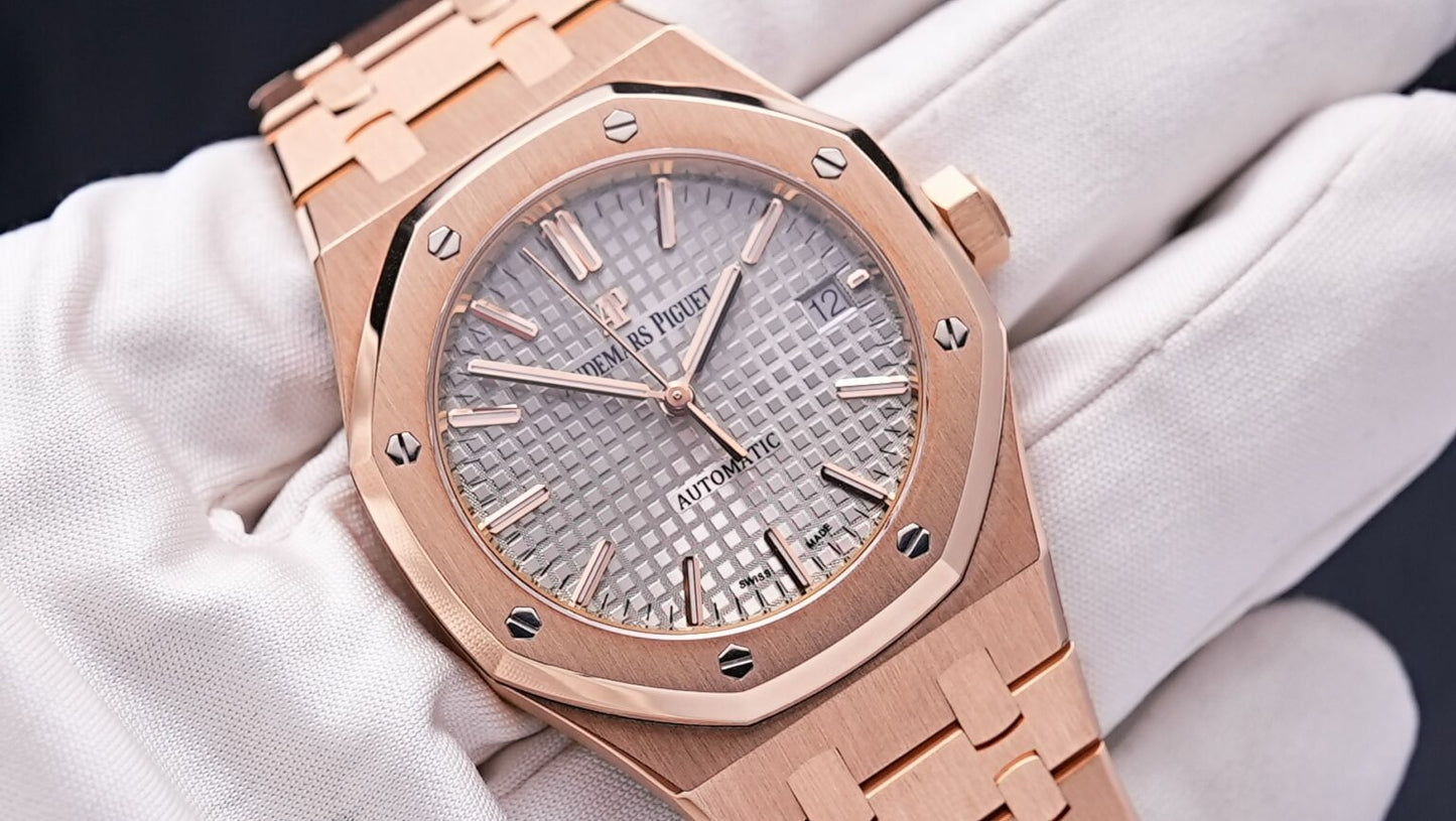 Close-up of AP Royal Oak nickel grey dial with rose gold hour markers, octagonal bezel, and date display – 15450OR luxury watch full set – globalskydiamond.com
