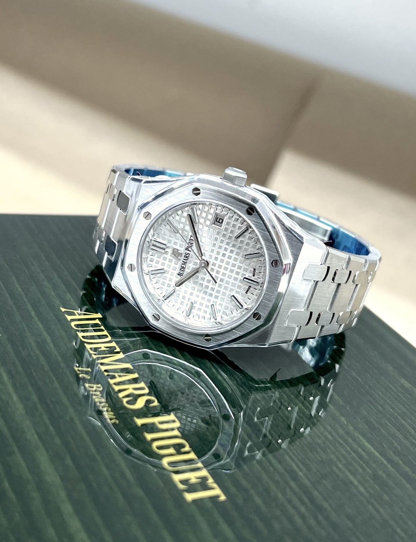 Side profile of Audemars Piguet Royal Oak 77350ST with brushed stainless steel case, crown, and integrated bracelet – 34mm automatic AP watch – globalskydiamond.com