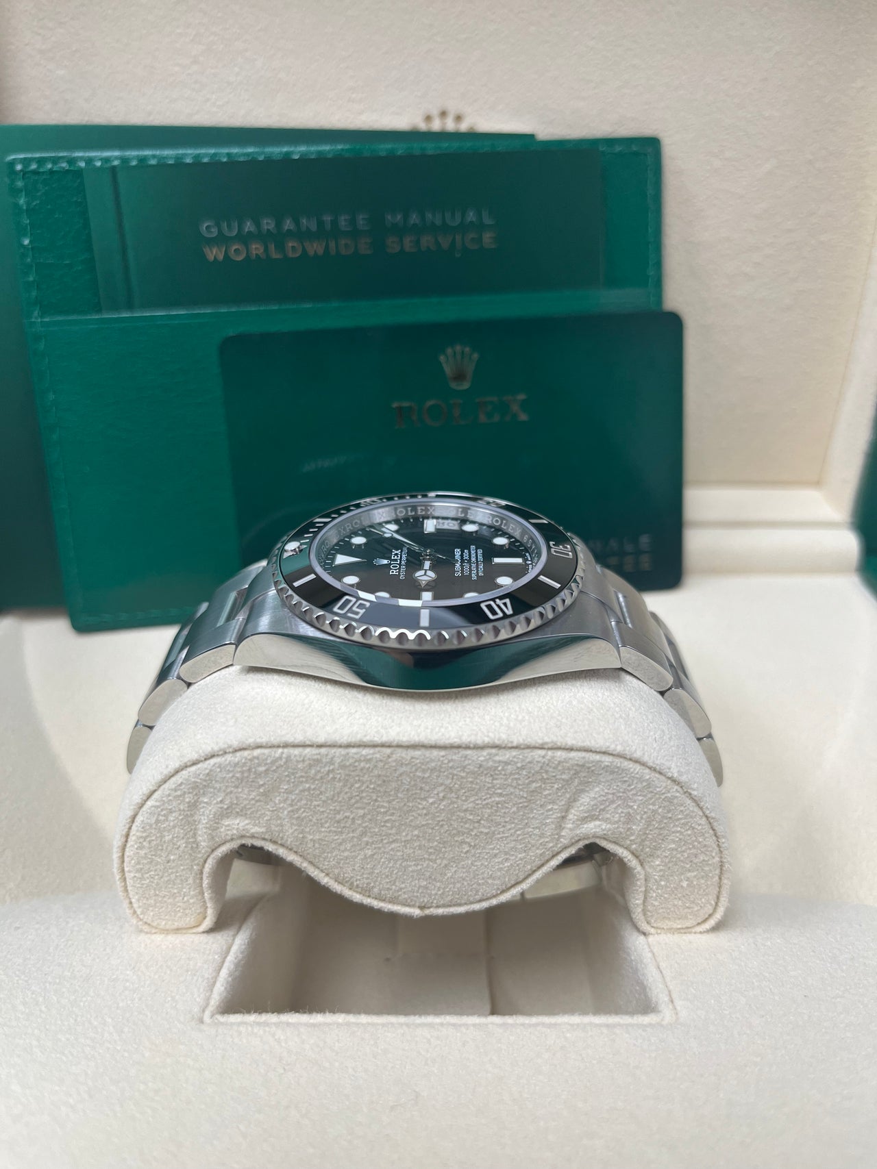 Side view of Rolex Submariner No Date 124060 with 41mm stainless steel case and Triplock crown – pre-owned 2025 model with Oyster bracelet and Glidelock clasp – Global Sky Diamonds – globalskydiamond.com