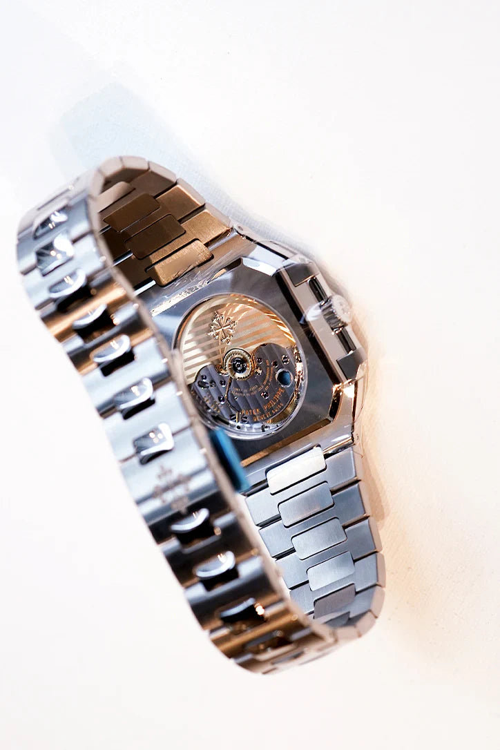 Macro shot of Patek Philippe 5821/1A Cubitus olive green dial with polished case and steel bracelet – Luxury Swiss watches at Global Sky Diamonds | GlobalSkyDiamond.com